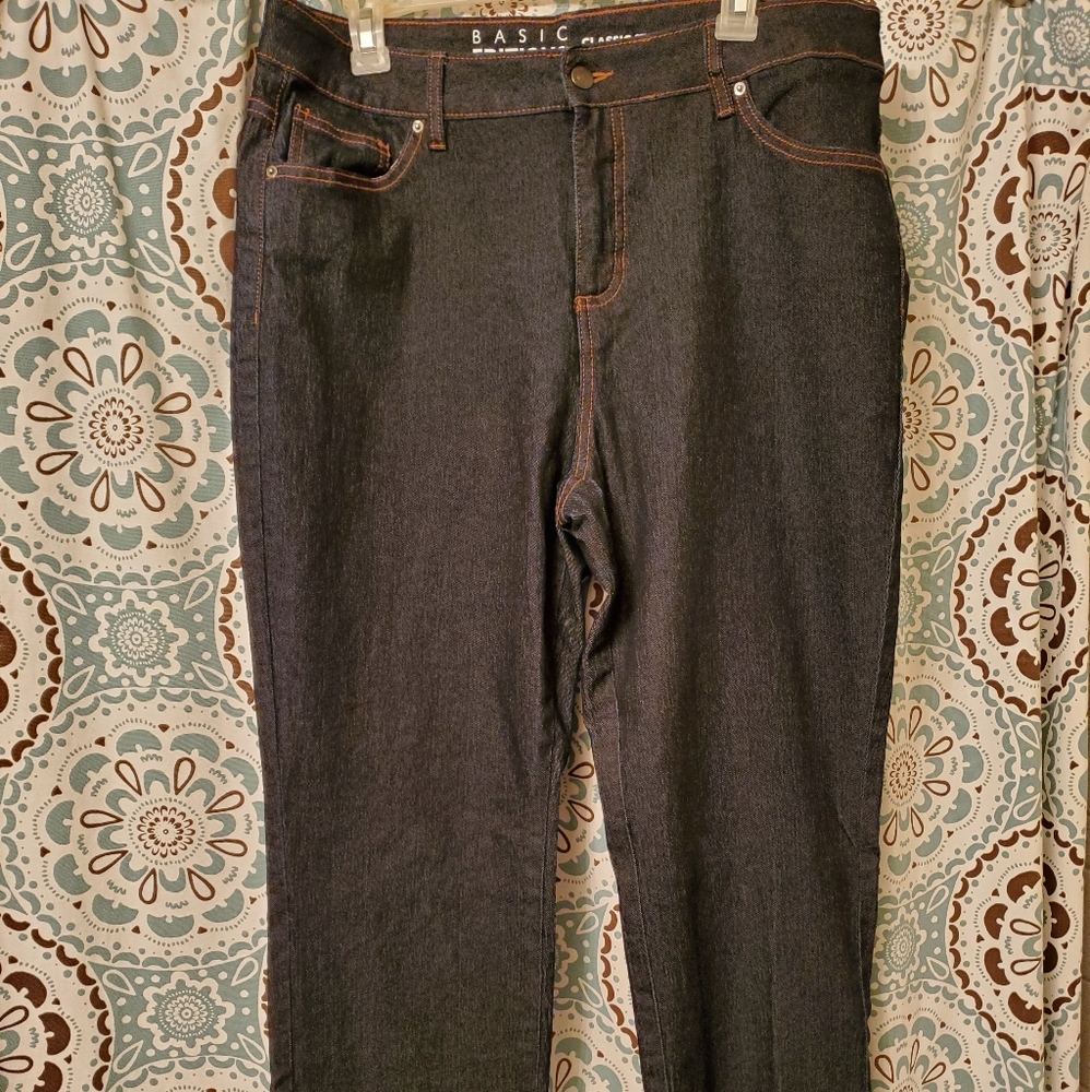 NEVER WORN Straight Leg Jeans